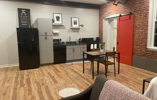 Studio, 1 bath, 587 sqft, $2,275, Unit 209 | Furnished