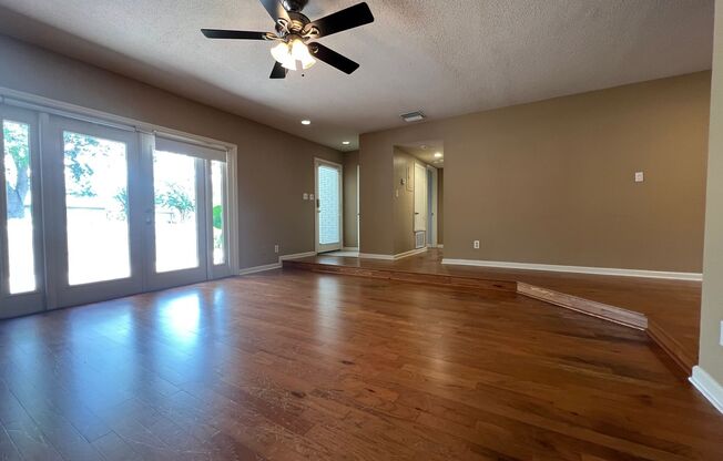 Audubon Park 2/2 Corner Unit Villa with Lakefront Amenities!