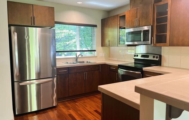 Charming North Beacon Hill 3 bed/2.5 bath with Parking! Available Now