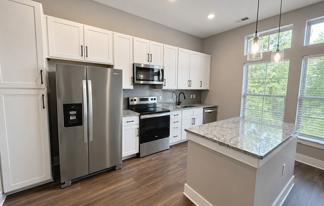 Studio, 1 bath, 640 sqft, $1,399, Unit 313 S1