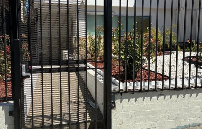 4 beds, 1 bath, 1,189 sqft, $2,290.75, Unit Offices