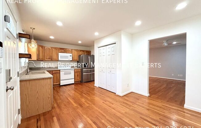 3733 HAYDEN DR