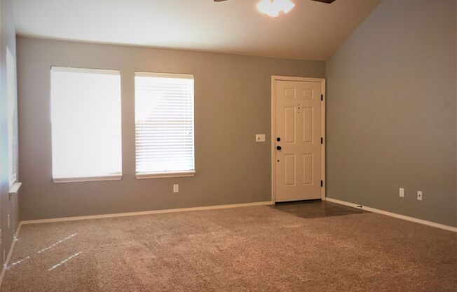 Lovely Affordable 2 Bedroom 2 Bath in Edmond!!