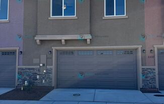 Luxury and Convenience: Fully Equipped 3-Bedroom 2.5 Bathroom 2 car garage Condo in Carson City