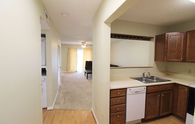 2 beds, 2 baths, $750