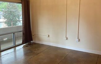 2 beds, 1 bath, 665 sqft, $1,050, Unit 215