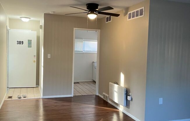 2 beds, 1 bath, $950, Unit 389