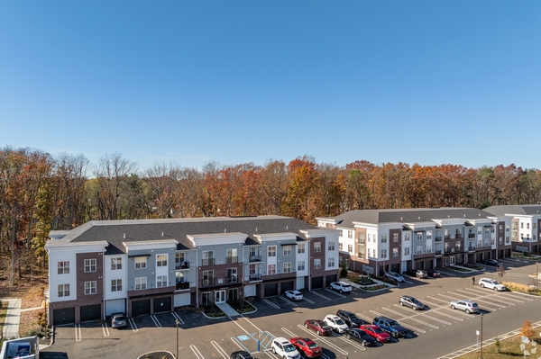 Building Exterior/Resindent Parking