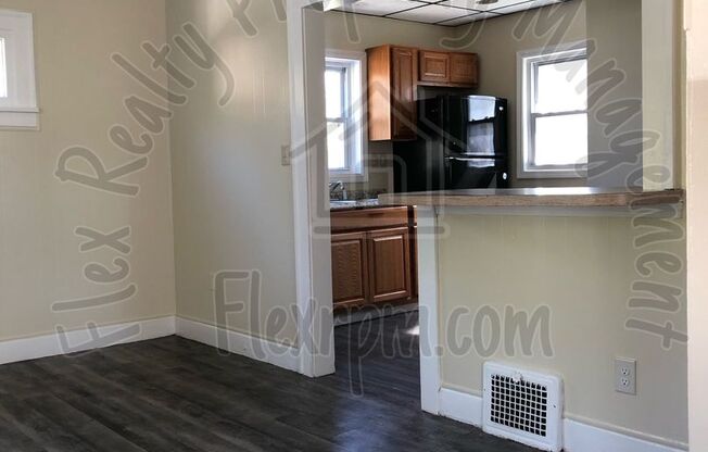 3 beds, 1 bath, $900