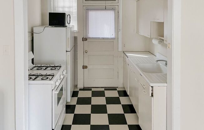 Studio, 1 bath, 540 sqft, $1,795, Unit 634-27