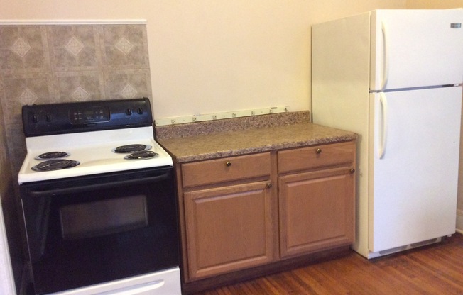 2 beds, 1 bath, $895, Unit #1