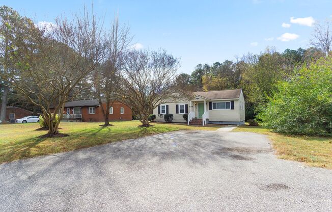 Cute as a Button, Refreshed 2 Bedroom 1 Bath Home in Williamsburg, Virginia!