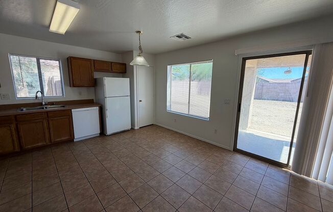 Beautiful 4 Bedroom Home for Rent in Goodyear! **NEW CARPET & NEW PAINT**