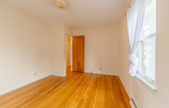 3 beds, 1 bath, $1,950