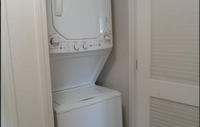 2 beds, 2 baths, $1,800, Unit UNIT 1126