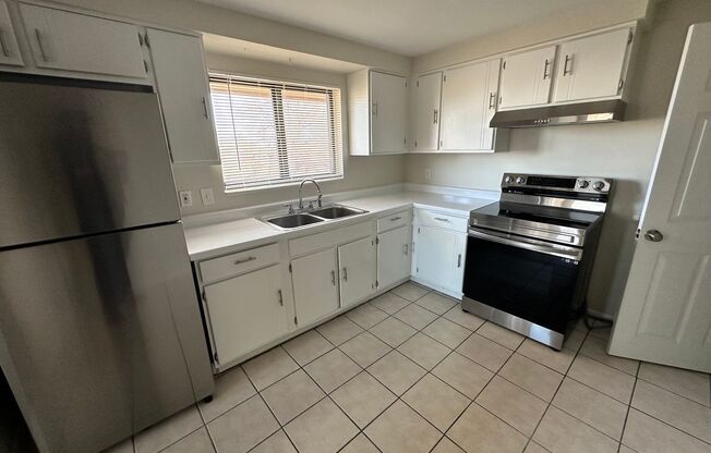 4 Bedroom 2 Bathroom in Denver's Villa Park!
