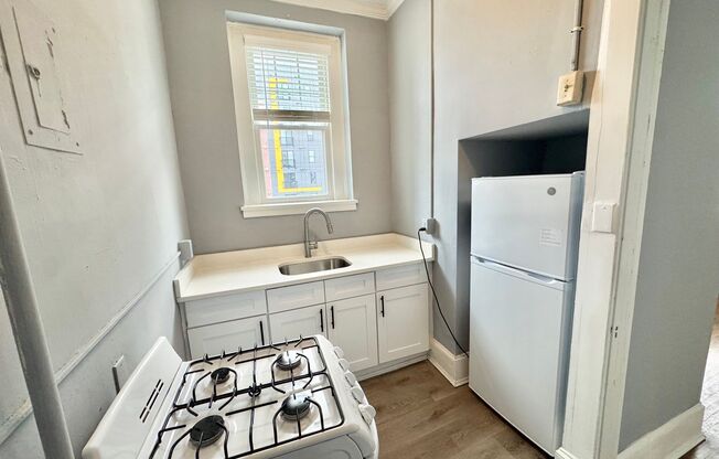 1 bed, 1 bath, $1,095, Unit 215