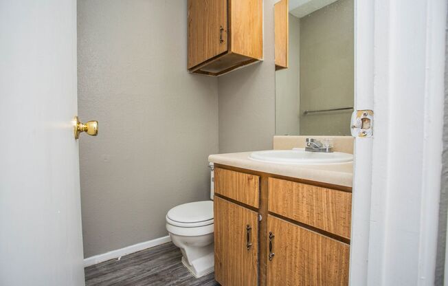 2 beds, 1.5 baths, 955 sqft, $900