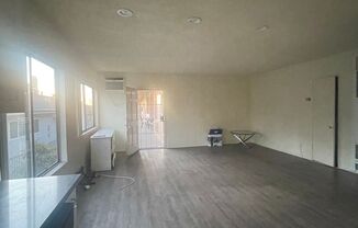 3 beds, 2 baths, $2,900, Unit 07