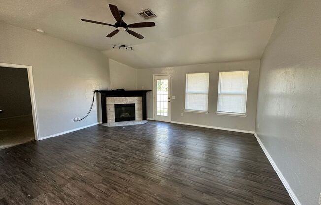 Cute 3 bed 2 bath in SE OKC