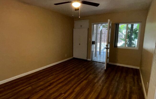 1 bed 1 bath within walking distance to the beach!