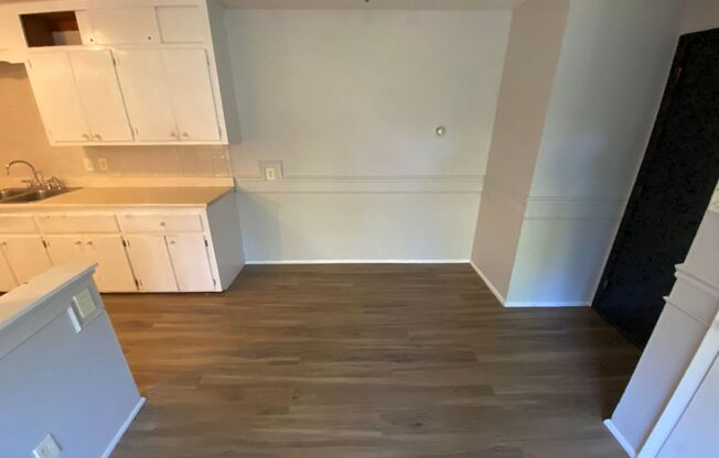 2 beds, 1 bath, 800 sqft, $1,199, Unit 11