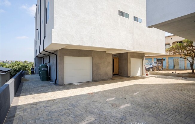 2809 1/4 E 6 ST