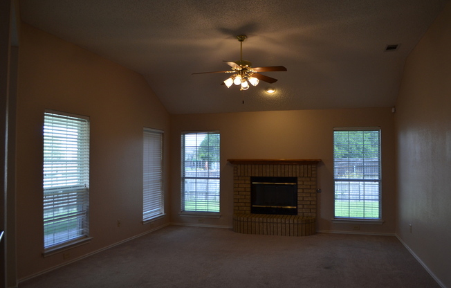 4 beds, 2 baths, $1,895