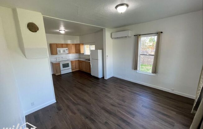 2 beds, 1 bath, $1,195