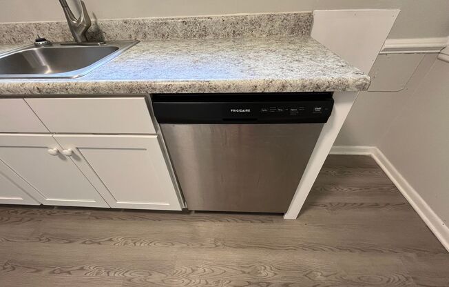 2 beds, 1 bath, 800 sqft, $899, Unit 106