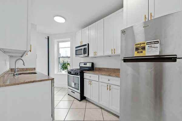 1 bed, 1 bath, 1,000 sqft, $2,400, Unit F21