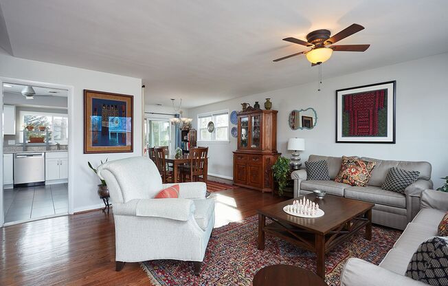 Silver Spring splendor with yard care INCLUDED