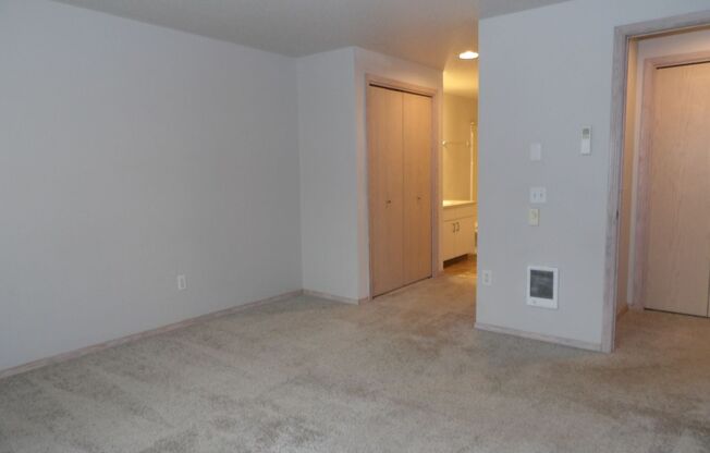 2 beds, 2 baths, 1,240 sqft, $1,940, Unit B6