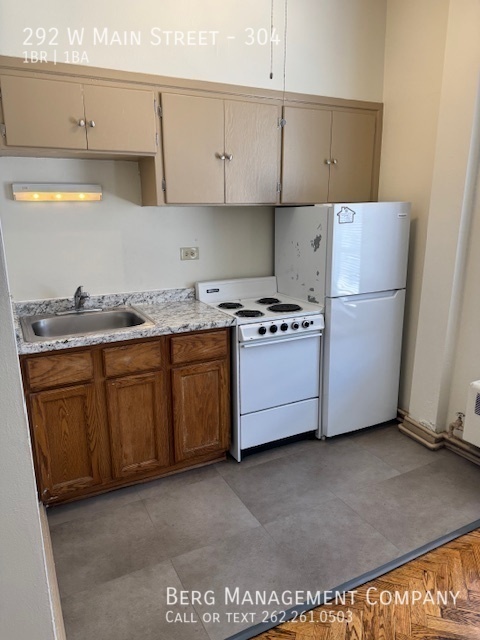 292 W Main St