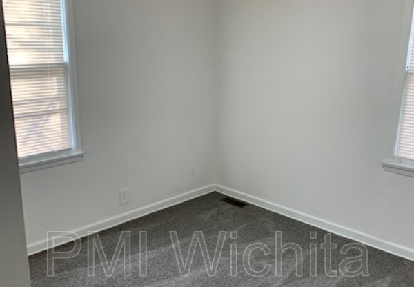 2 beds, 1 bath, 727 sqft, $750