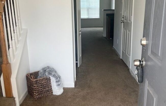 ***Back to School Special*** Waived $350.00 Adm. Fee Look and Lease CHARMING 3 BEDROOMS TOWNHOME!!!