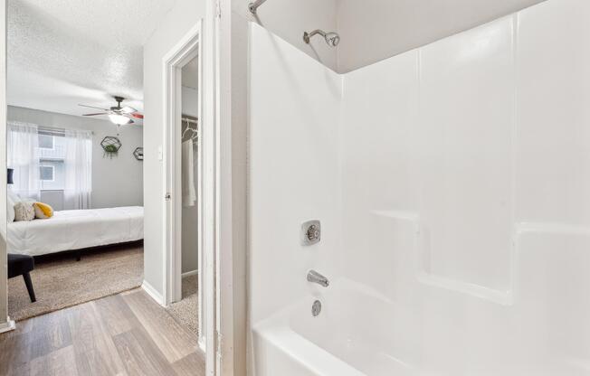 1 bed, 1 bath, 650 sqft, $1,099