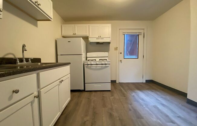 Fantastic Oakland 2Br! Great Location on the BLVD! Close to Pitt! Call Today!