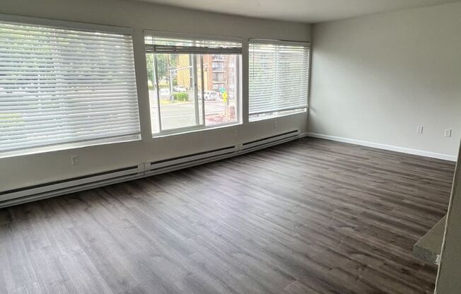 M100 - Riverview West Apartment