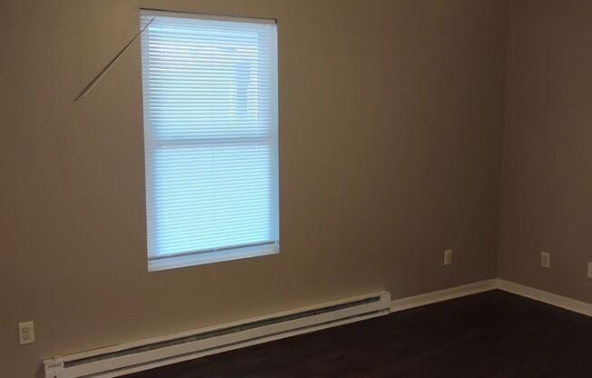 2 beds, 1 bath, 870 sqft, $925, Unit 350 C08