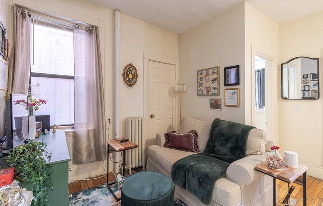 1 bed, 1 bath, 400 sqft, $2,200, Unit 1