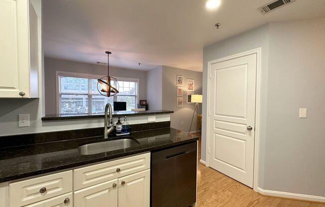 2 beds, 2 baths, $2,595, Unit Unit 204