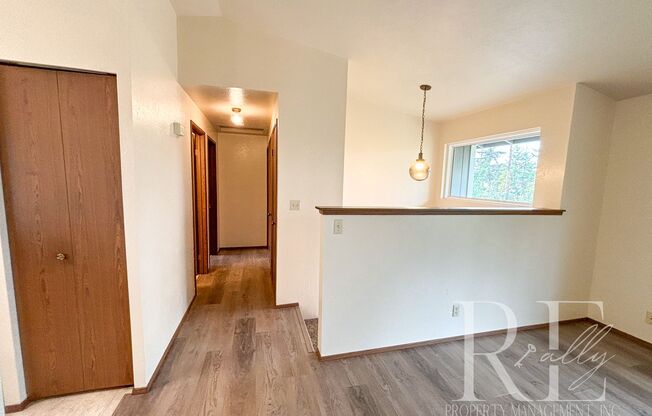 3 beds, 2 baths, $2,100, Unit 8612