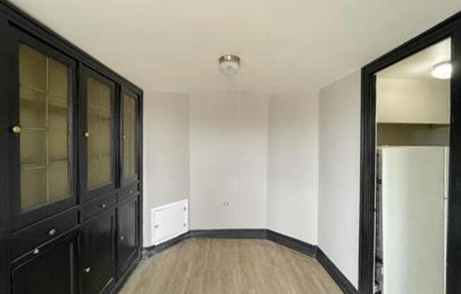 37 W SAINT CLAIR ST