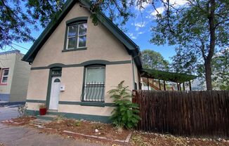 **$1,000.00 OFF HOLIDAY SPECIAL!!** **Charming 2 bedroom, 2 bath home in Denver**