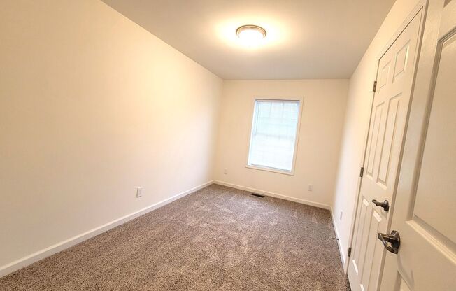 3 beds, 1 bath, $1,100