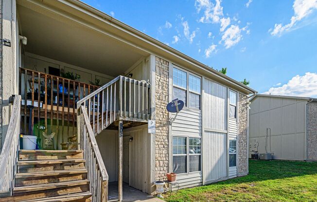 **$0 Application Fee for August!!** Charming 2-Bedroom Home in Olathe, KS – Perfect for Comfortable Living