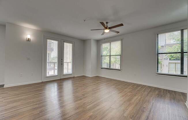 Vacant Living Area at Vue Live Oak, Dallas, TX, 75204
