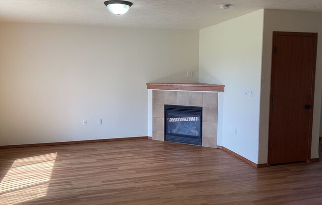 3 beds, 2.5 baths, 1,514 sqft, $1,795, Unit 02-902GA