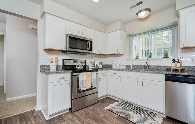 Fully Equipped Kitchen at Ascent at Farmington Hills, Farmington Hills, Michigan